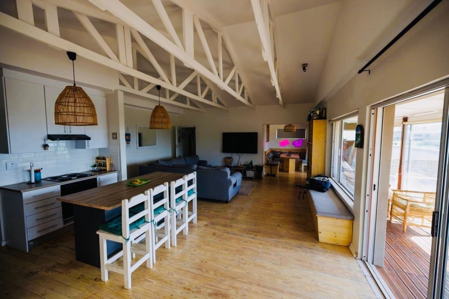 5 Bedroom Property for Sale in Wavecrest Eastern Cape